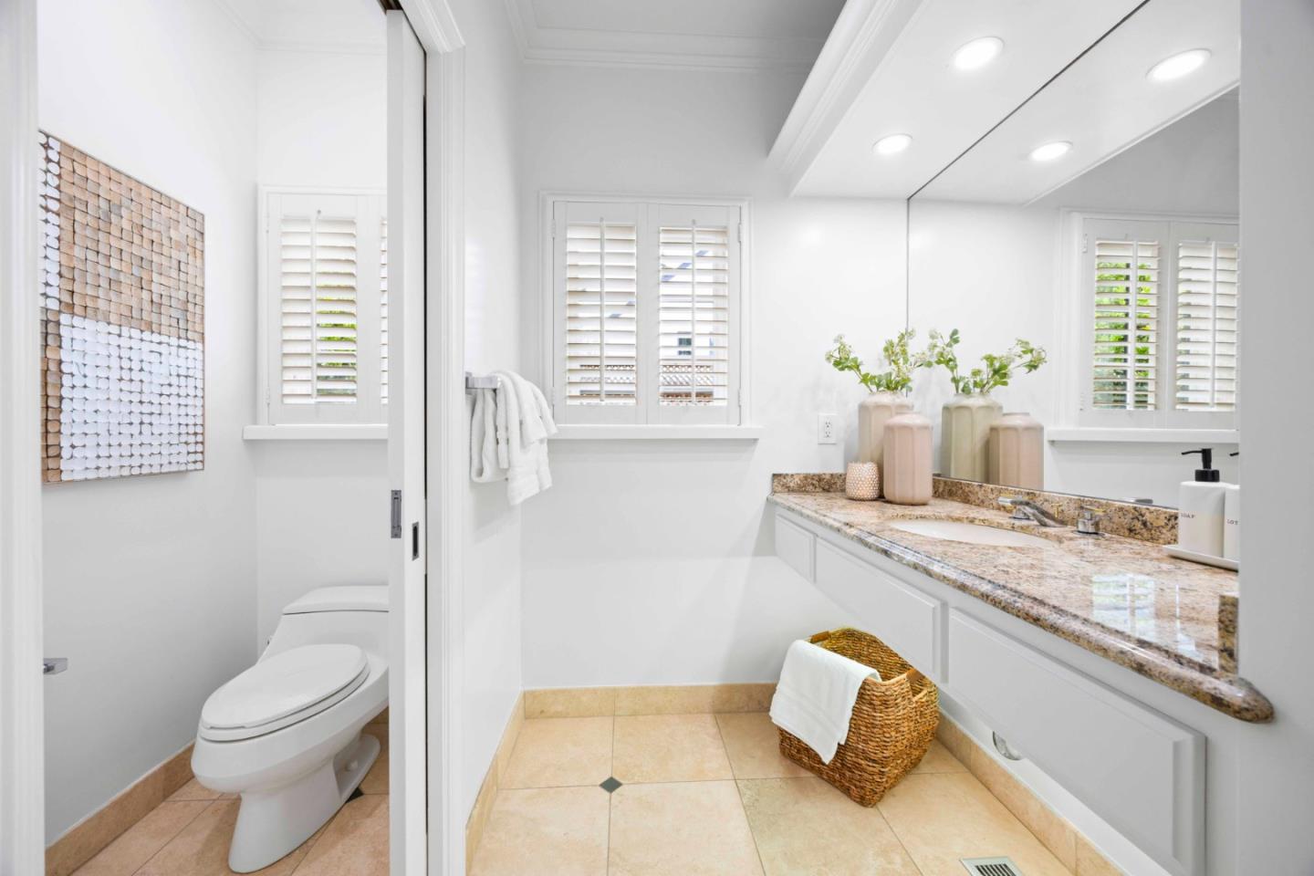 Detail Gallery Image 38 of 78 For 1901 Carmelita Ave, Burlingame,  CA 94010 - 5 Beds | 4/1 Baths