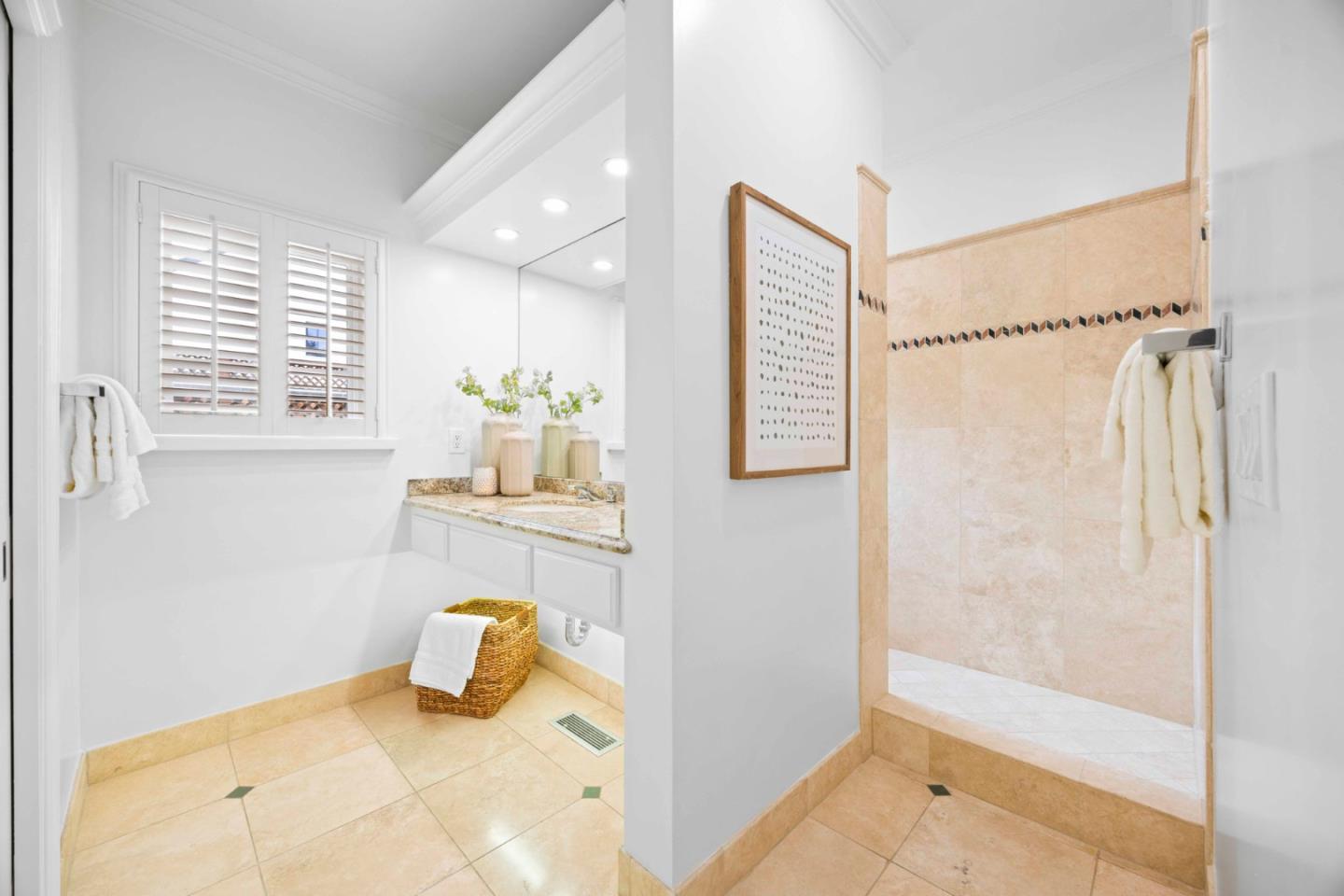 Detail Gallery Image 39 of 78 For 1901 Carmelita Ave, Burlingame,  CA 94010 - 5 Beds | 4/1 Baths