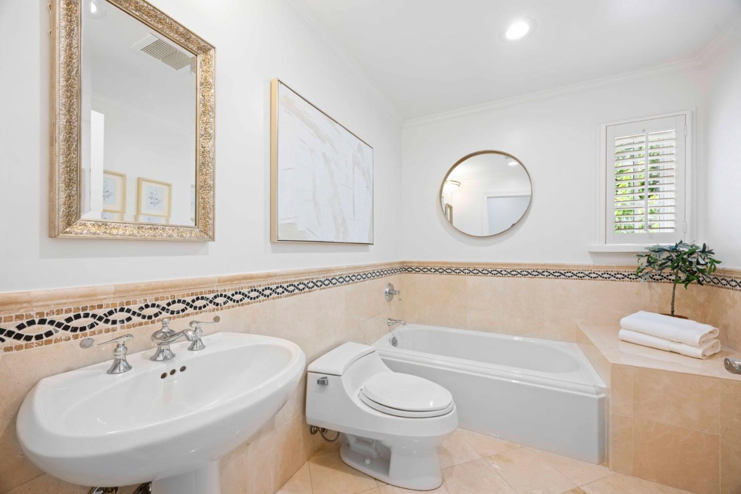 Detail Gallery Image 45 of 78 For 1901 Carmelita Ave, Burlingame,  CA 94010 - 5 Beds | 4/1 Baths