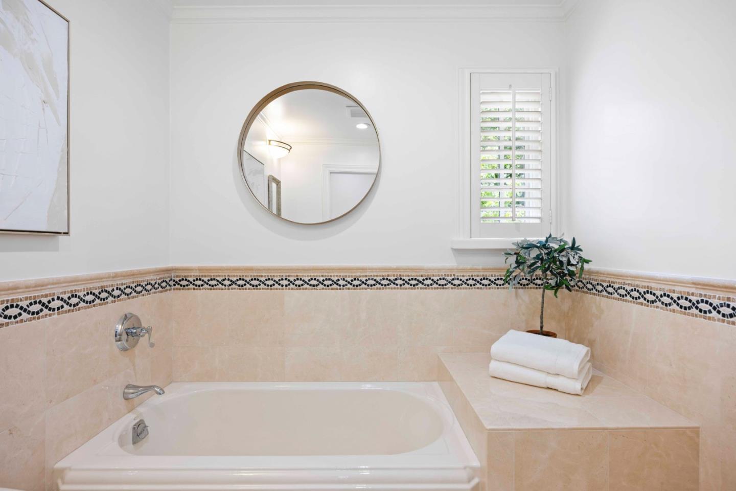Detail Gallery Image 46 of 78 For 1901 Carmelita Ave, Burlingame,  CA 94010 - 5 Beds | 4/1 Baths