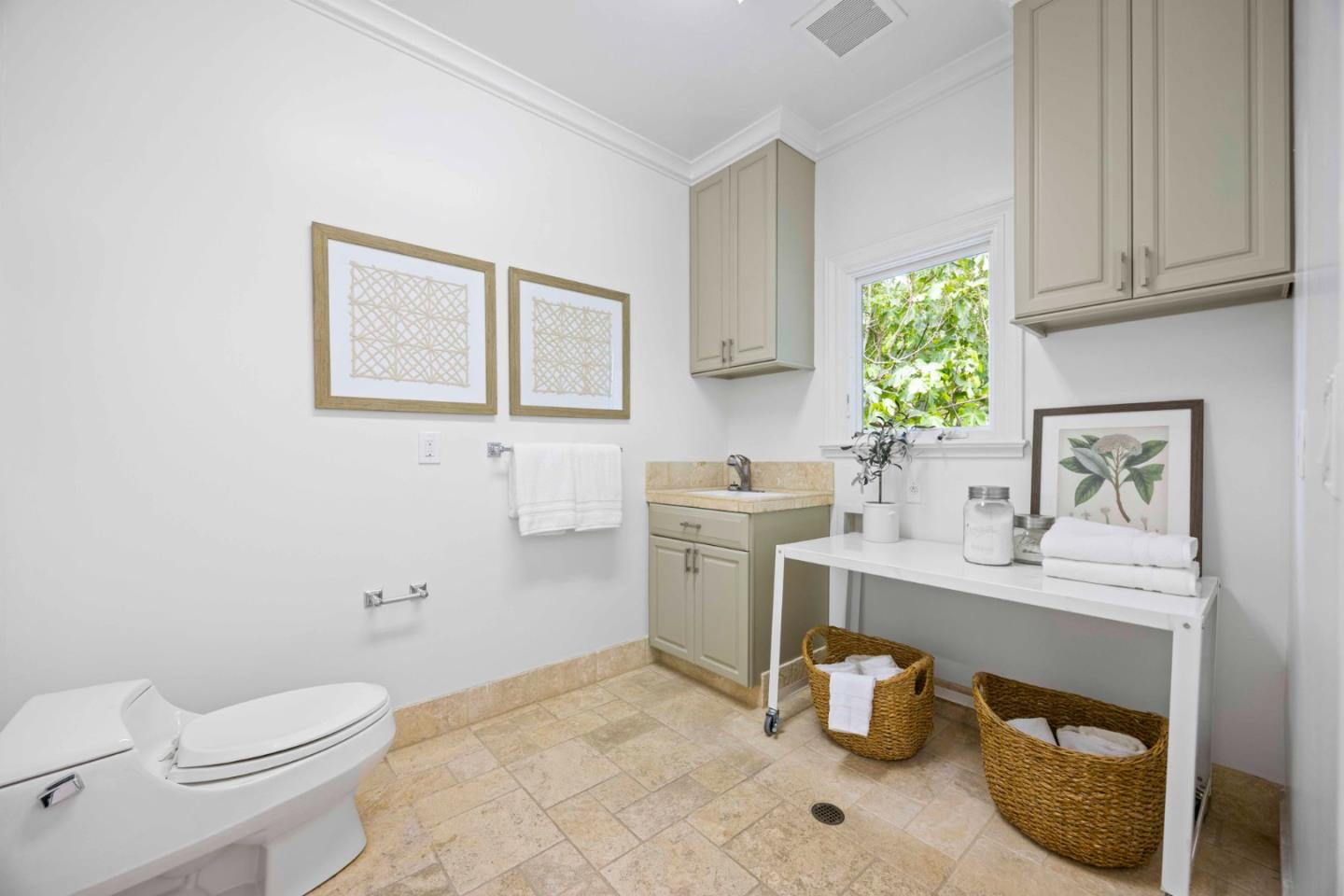 Detail Gallery Image 51 of 78 For 1901 Carmelita Ave, Burlingame,  CA 94010 - 5 Beds | 4/1 Baths