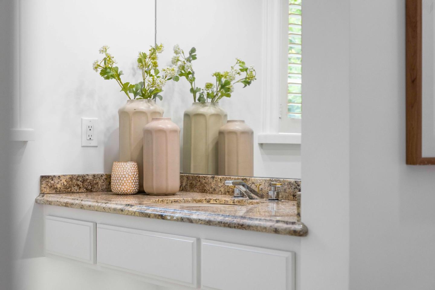 Detail Gallery Image 62 of 78 For 1901 Carmelita Ave, Burlingame,  CA 94010 - 5 Beds | 4/1 Baths