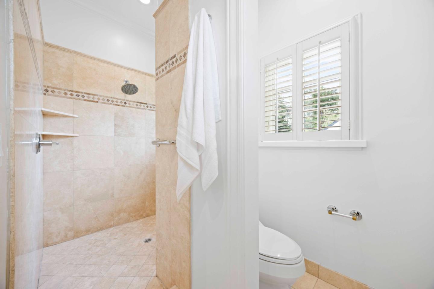 Detail Gallery Image 63 of 78 For 1901 Carmelita Ave, Burlingame,  CA 94010 - 5 Beds | 4/1 Baths