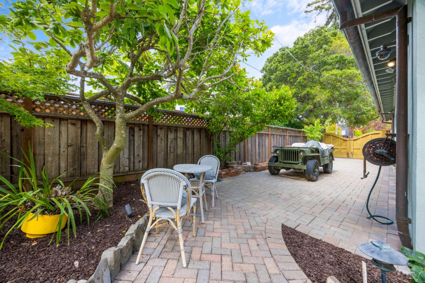 Detail Gallery Image 75 of 78 For 1901 Carmelita Ave, Burlingame,  CA 94010 - 5 Beds | 4/1 Baths