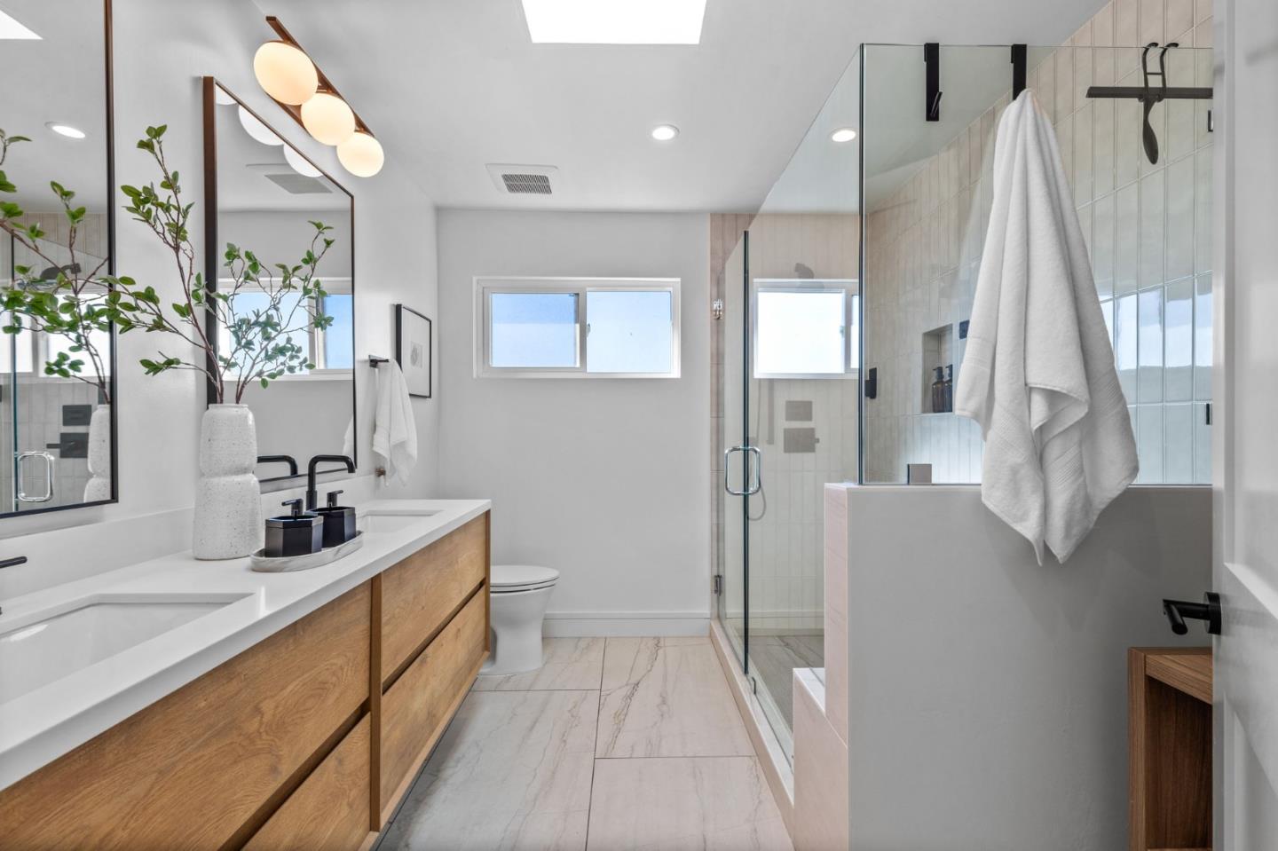 Detail Gallery Image 19 of 43 For 190 Loma Rd, San Carlos,  CA 94070 - 4 Beds | 2/1 Baths