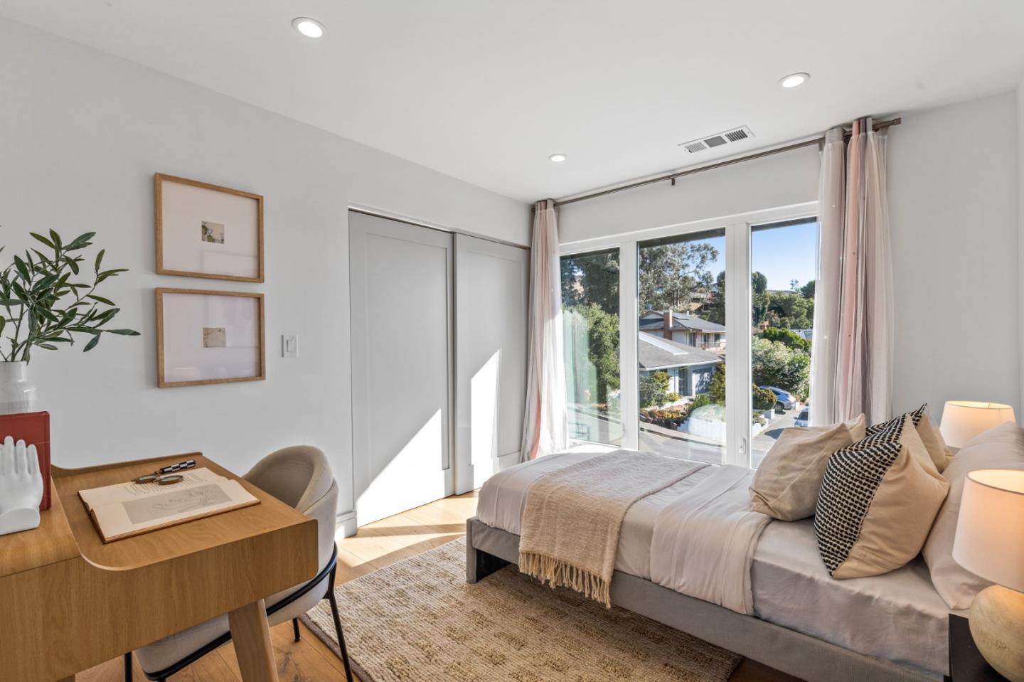 Detail Gallery Image 20 of 43 For 190 Loma Rd, San Carlos,  CA 94070 - 4 Beds | 2/1 Baths