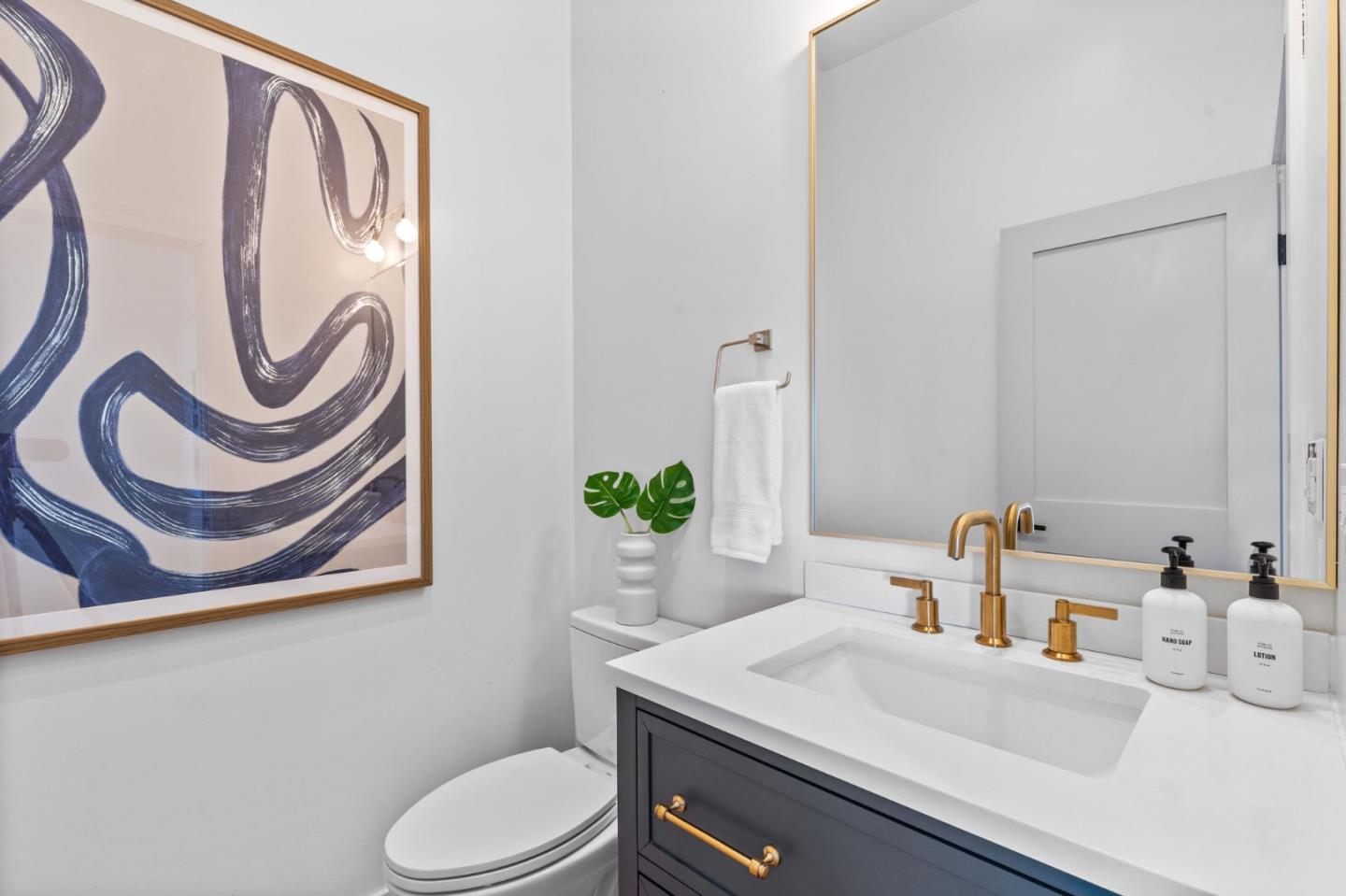 Detail Gallery Image 24 of 43 For 190 Loma Rd, San Carlos,  CA 94070 - 4 Beds | 2/1 Baths