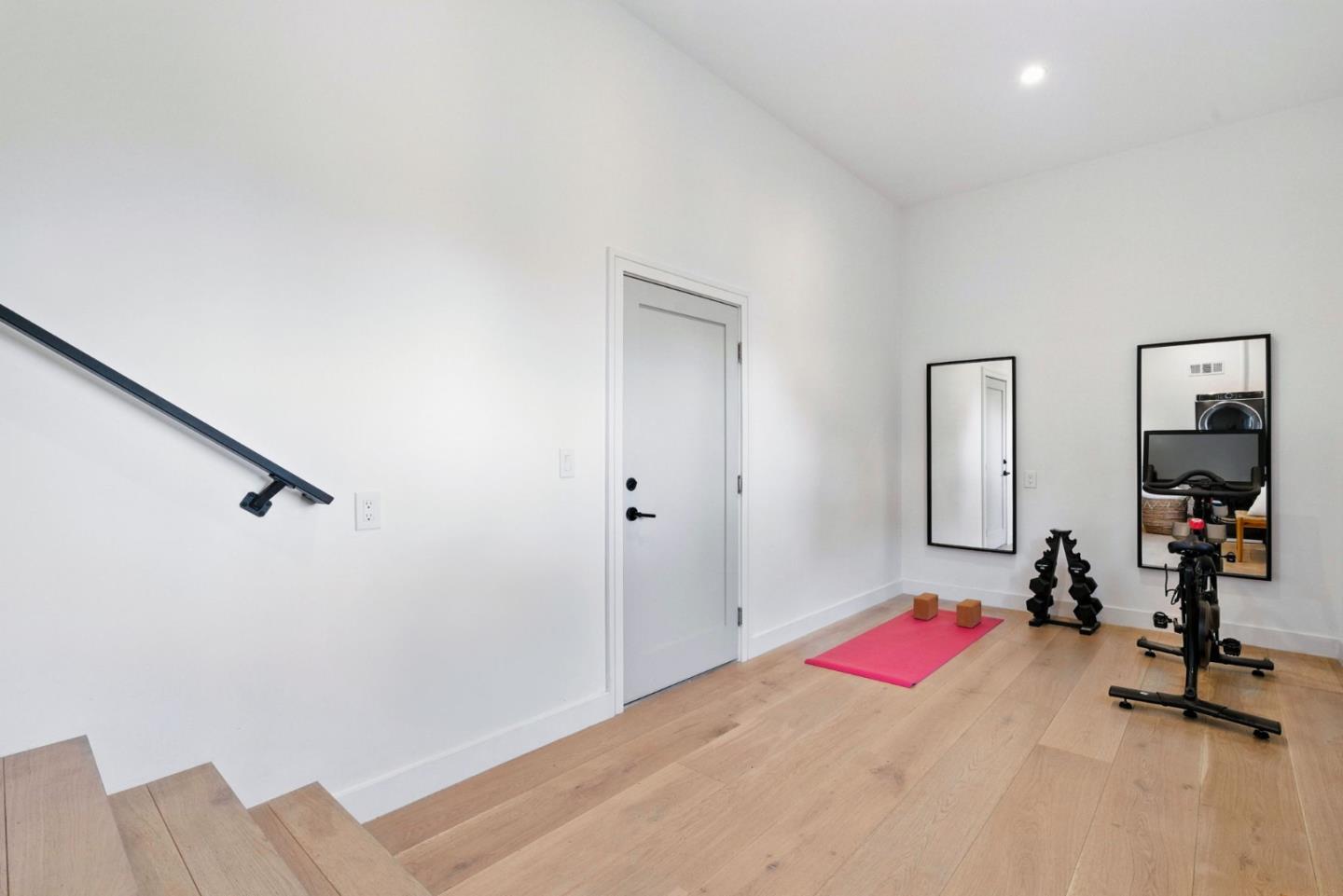Detail Gallery Image 25 of 43 For 190 Loma Rd, San Carlos,  CA 94070 - 4 Beds | 2/1 Baths