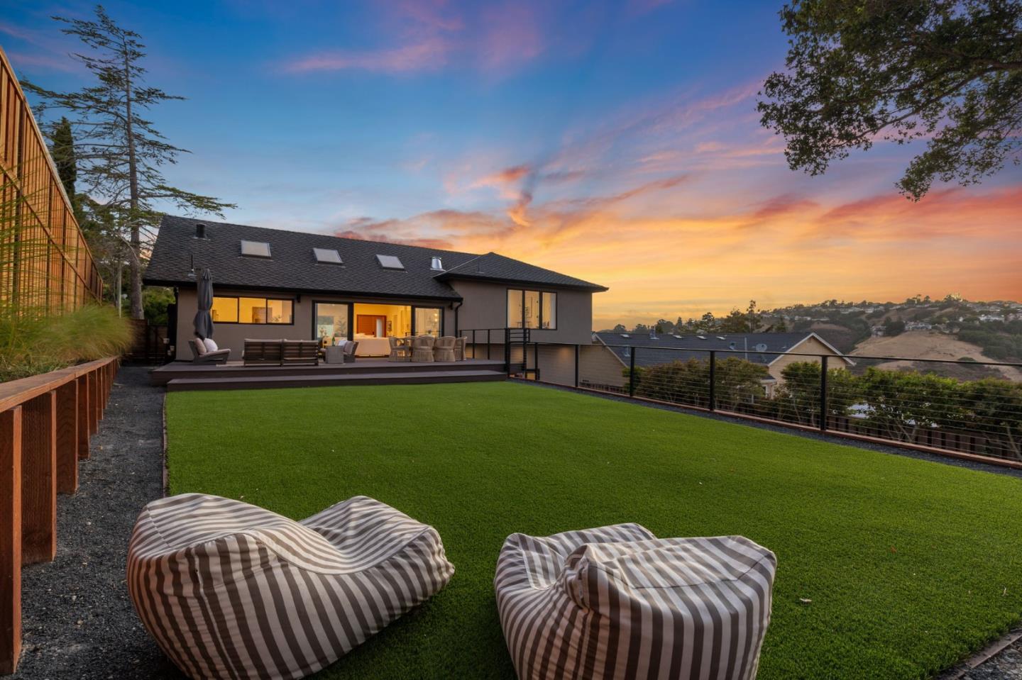 Detail Gallery Image 34 of 43 For 190 Loma Rd, San Carlos,  CA 94070 - 4 Beds | 2/1 Baths