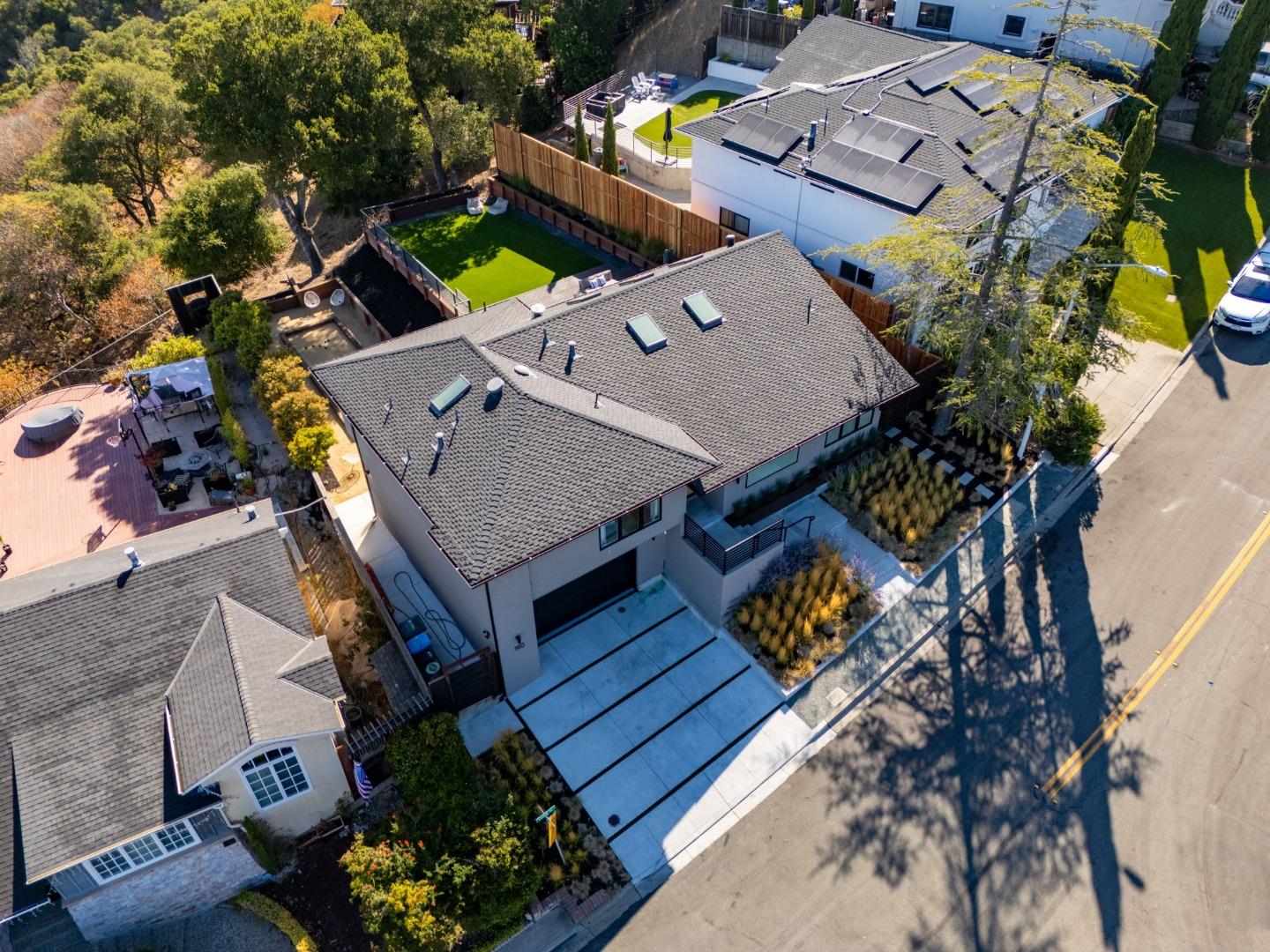 Detail Gallery Image 38 of 43 For 190 Loma Rd, San Carlos,  CA 94070 - 4 Beds | 2/1 Baths