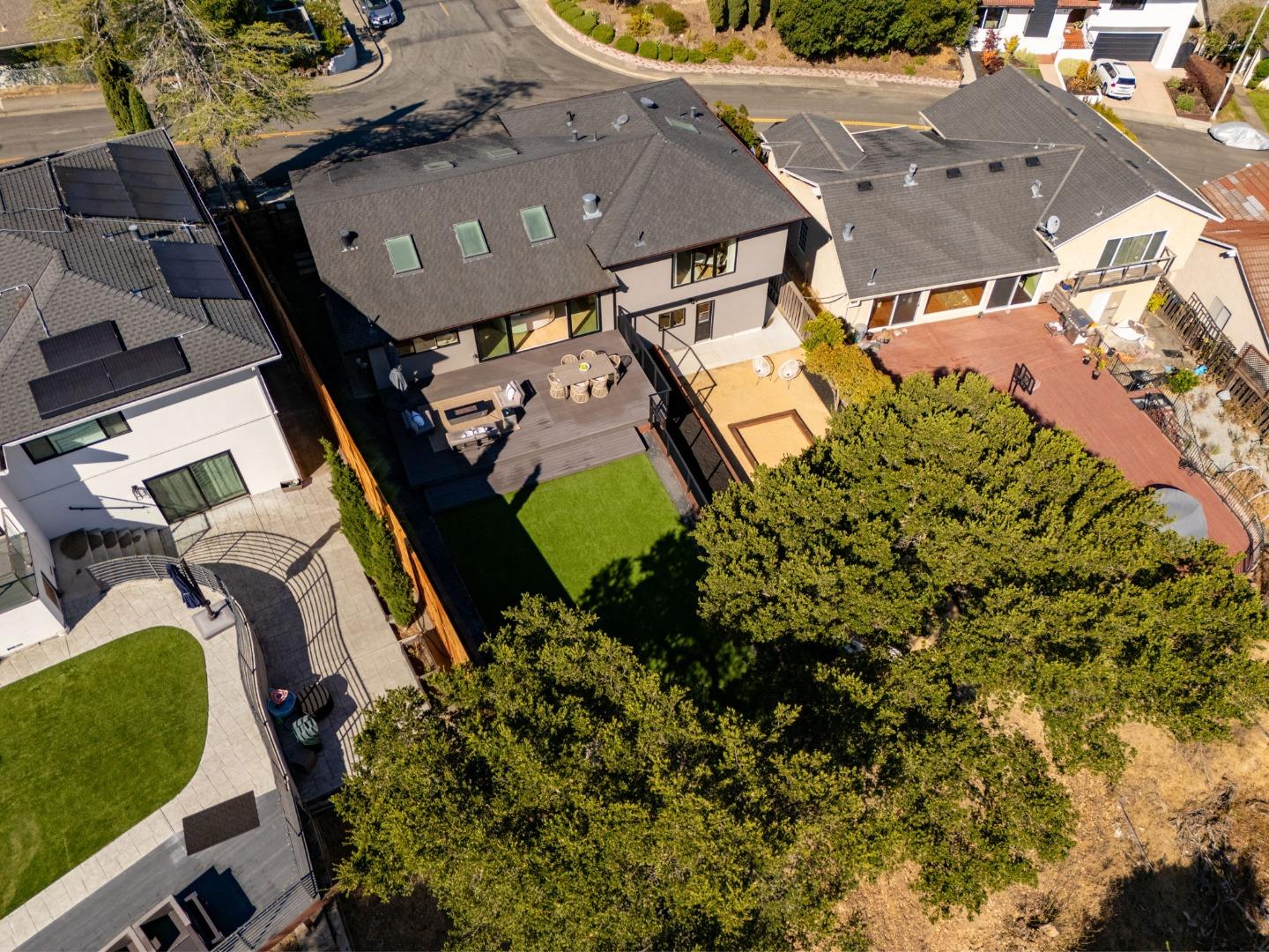 Detail Gallery Image 40 of 43 For 190 Loma Rd, San Carlos,  CA 94070 - 4 Beds | 2/1 Baths