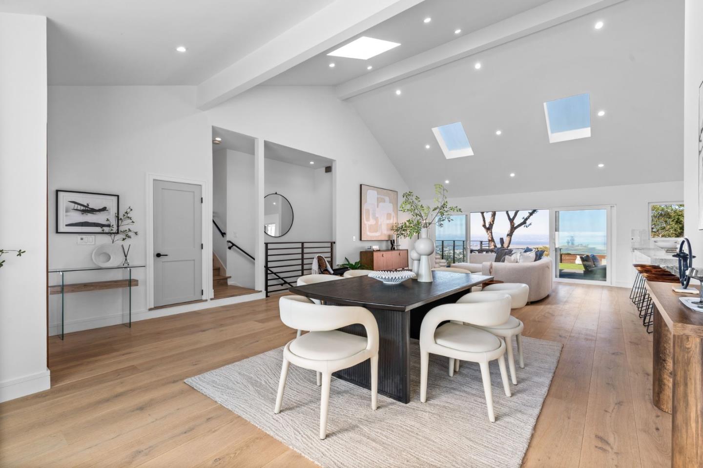 Detail Gallery Image 7 of 43 For 190 Loma Rd, San Carlos,  CA 94070 - 4 Beds | 2/1 Baths