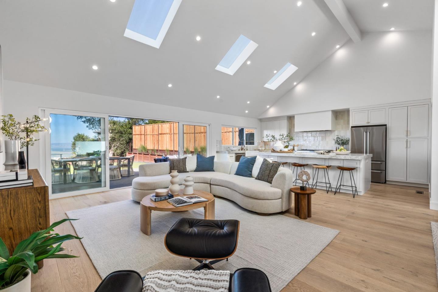 Detail Gallery Image 9 of 43 For 190 Loma Rd, San Carlos,  CA 94070 - 4 Beds | 2/1 Baths