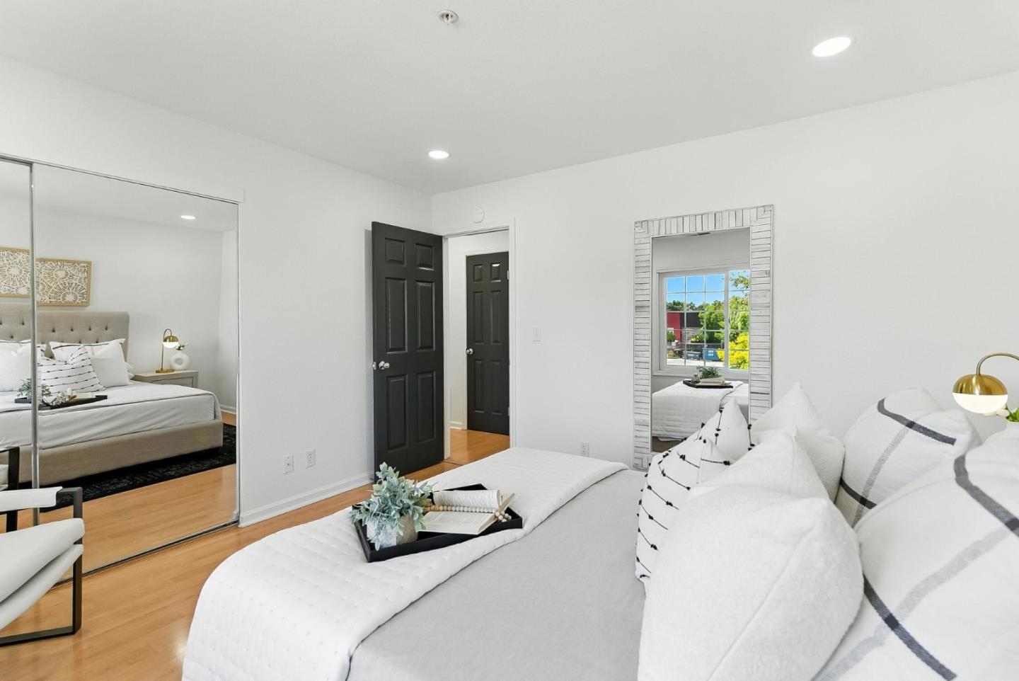 Detail Gallery Image 16 of 44 For 935 Old County Rd #42,  Belmont,  CA 94002 - 3 Beds | 2 Baths