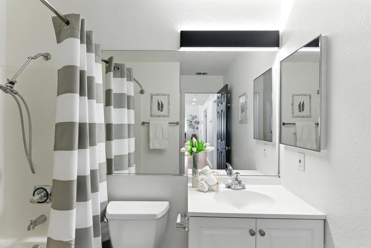 Detail Gallery Image 17 of 44 For 935 Old County Rd #42,  Belmont,  CA 94002 - 3 Beds | 2 Baths