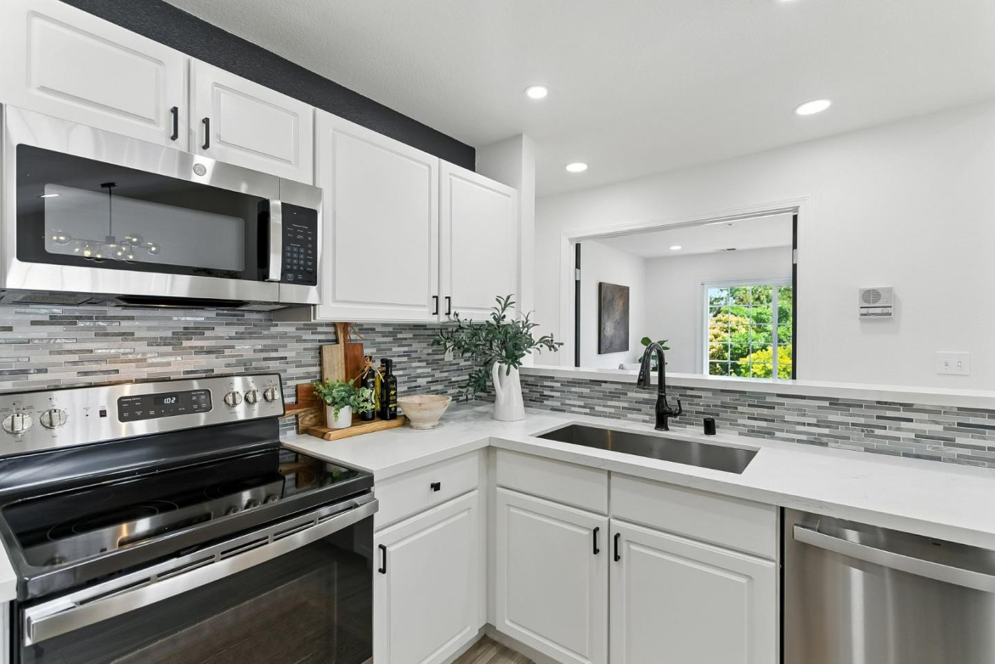 Detail Gallery Image 9 of 44 For 935 Old County Rd #42,  Belmont,  CA 94002 - 3 Beds | 2 Baths