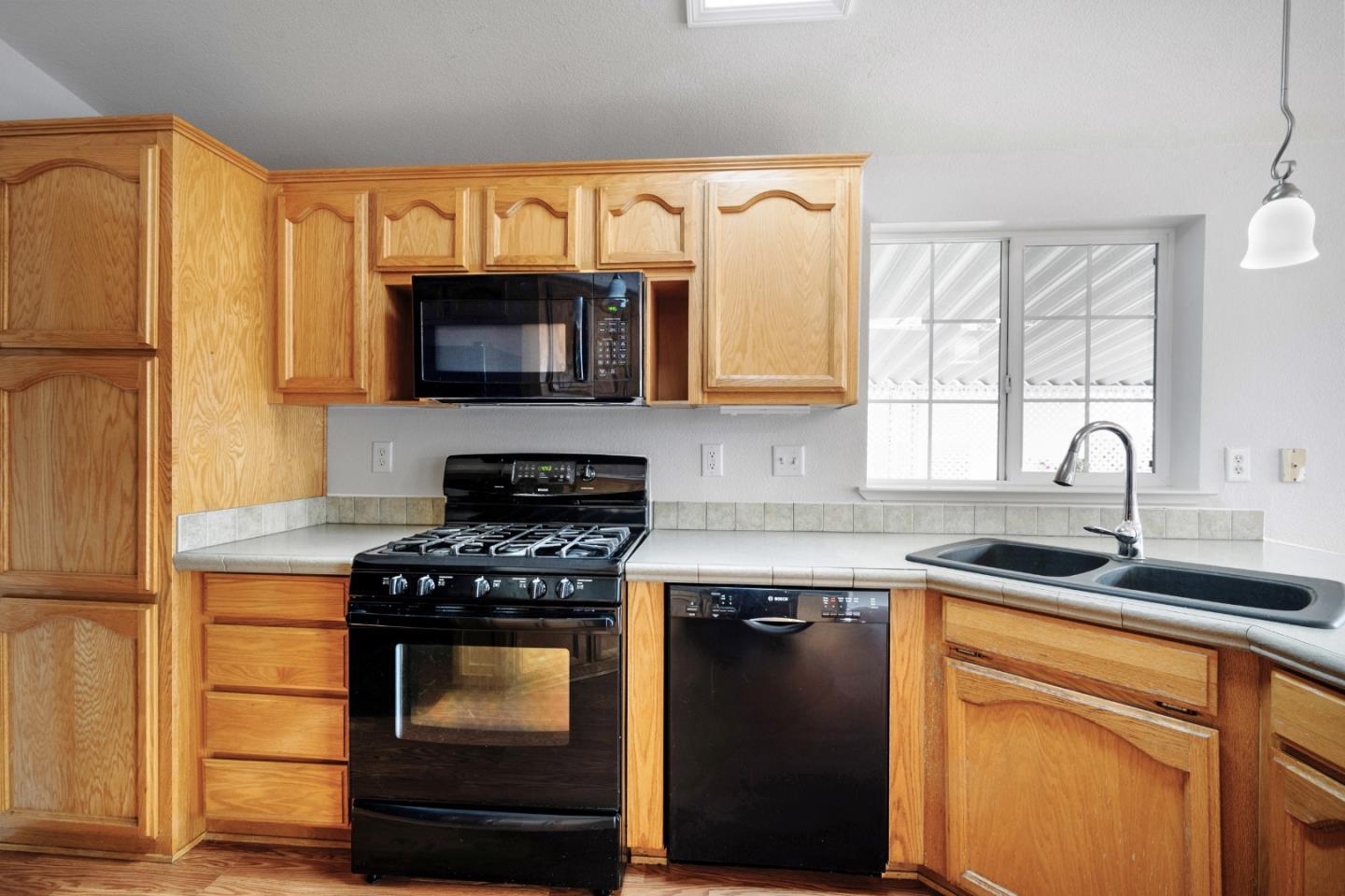 Detail Gallery Image 13 of 36 For 10 Sunset Ter #10,  Half Moon Bay,  CA 94019 - 2 Beds | 2 Baths