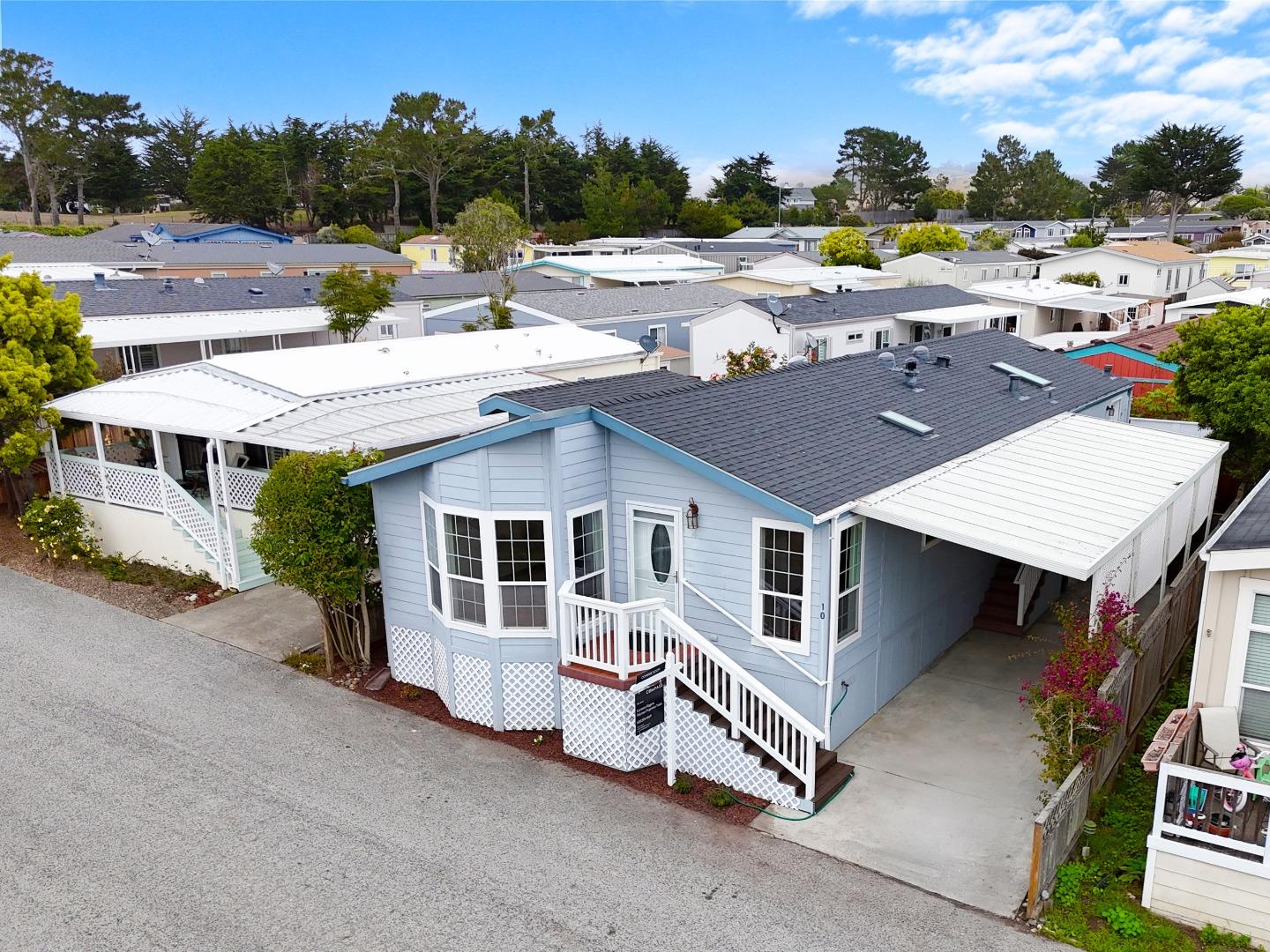 Detail Gallery Image 3 of 36 For 10 Sunset Ter #10,  Half Moon Bay,  CA 94019 - 2 Beds | 2 Baths