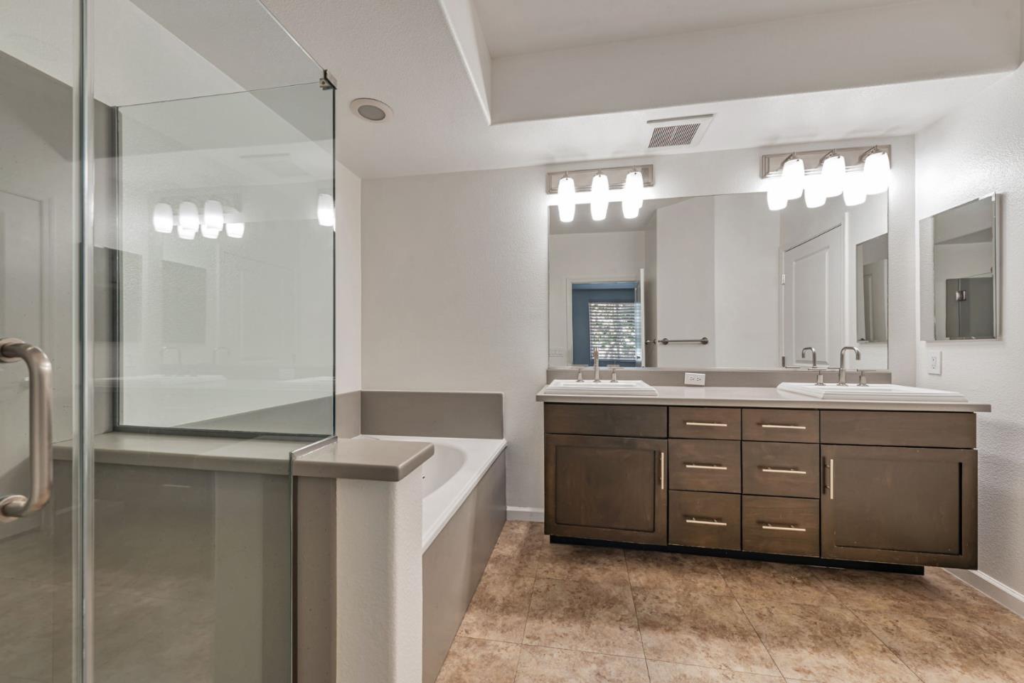Detail Gallery Image 11 of 26 For 912 Campisi Way #201,  Campbell,  CA 95008 - 3 Beds | 2/1 Baths