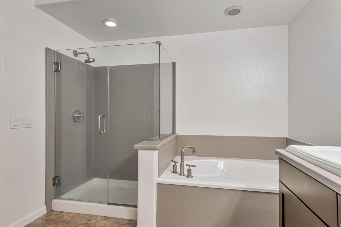 Detail Gallery Image 12 of 26 For 912 Campisi Way #201,  Campbell,  CA 95008 - 3 Beds | 2/1 Baths