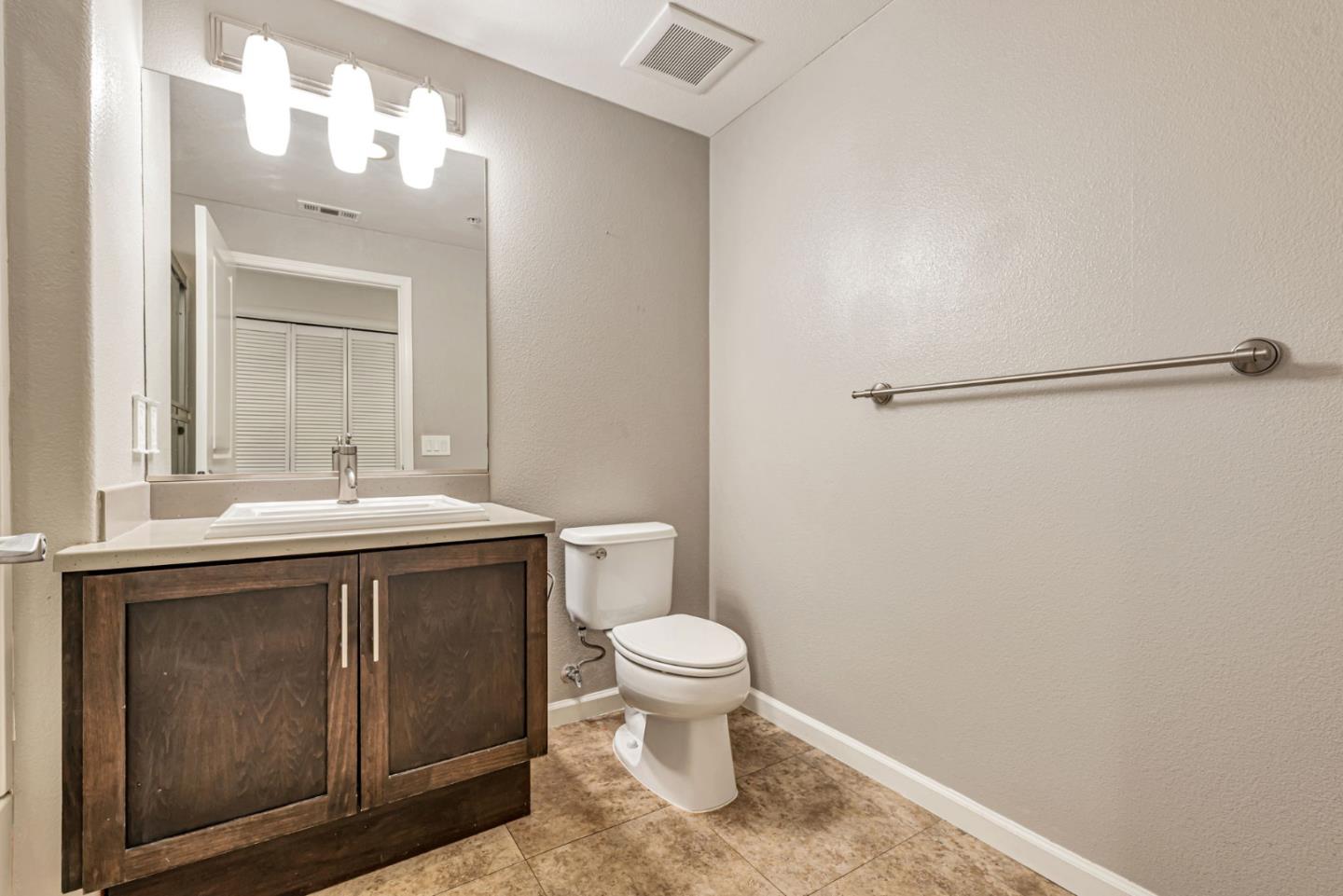 Detail Gallery Image 13 of 26 For 912 Campisi Way #201,  Campbell,  CA 95008 - 3 Beds | 2/1 Baths