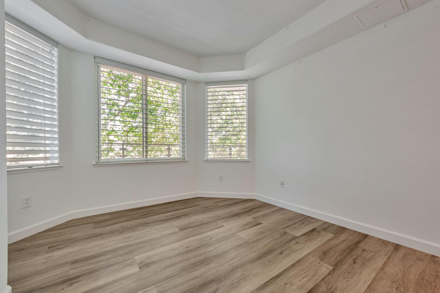 Detail Gallery Image 15 of 26 For 912 Campisi Way #201,  Campbell,  CA 95008 - 3 Beds | 2/1 Baths