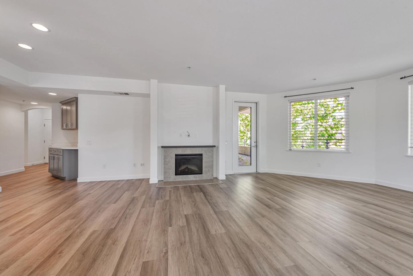 Detail Gallery Image 7 of 26 For 912 Campisi Way #201,  Campbell,  CA 95008 - 3 Beds | 2/1 Baths