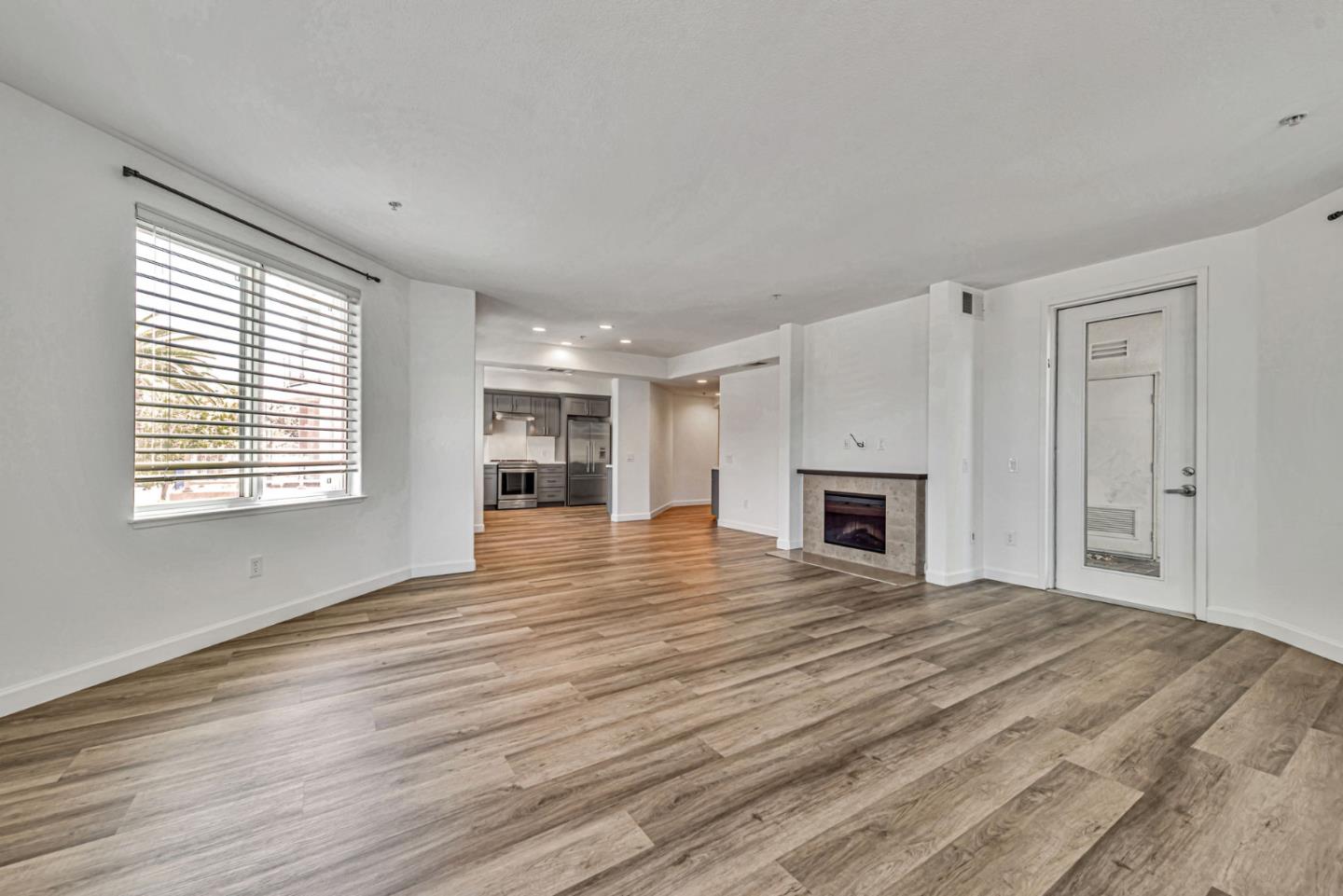 Detail Gallery Image 8 of 26 For 912 Campisi Way #201,  Campbell,  CA 95008 - 3 Beds | 2/1 Baths