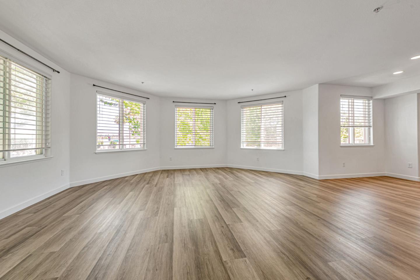 Detail Gallery Image 9 of 26 For 912 Campisi Way #201,  Campbell,  CA 95008 - 3 Beds | 2/1 Baths