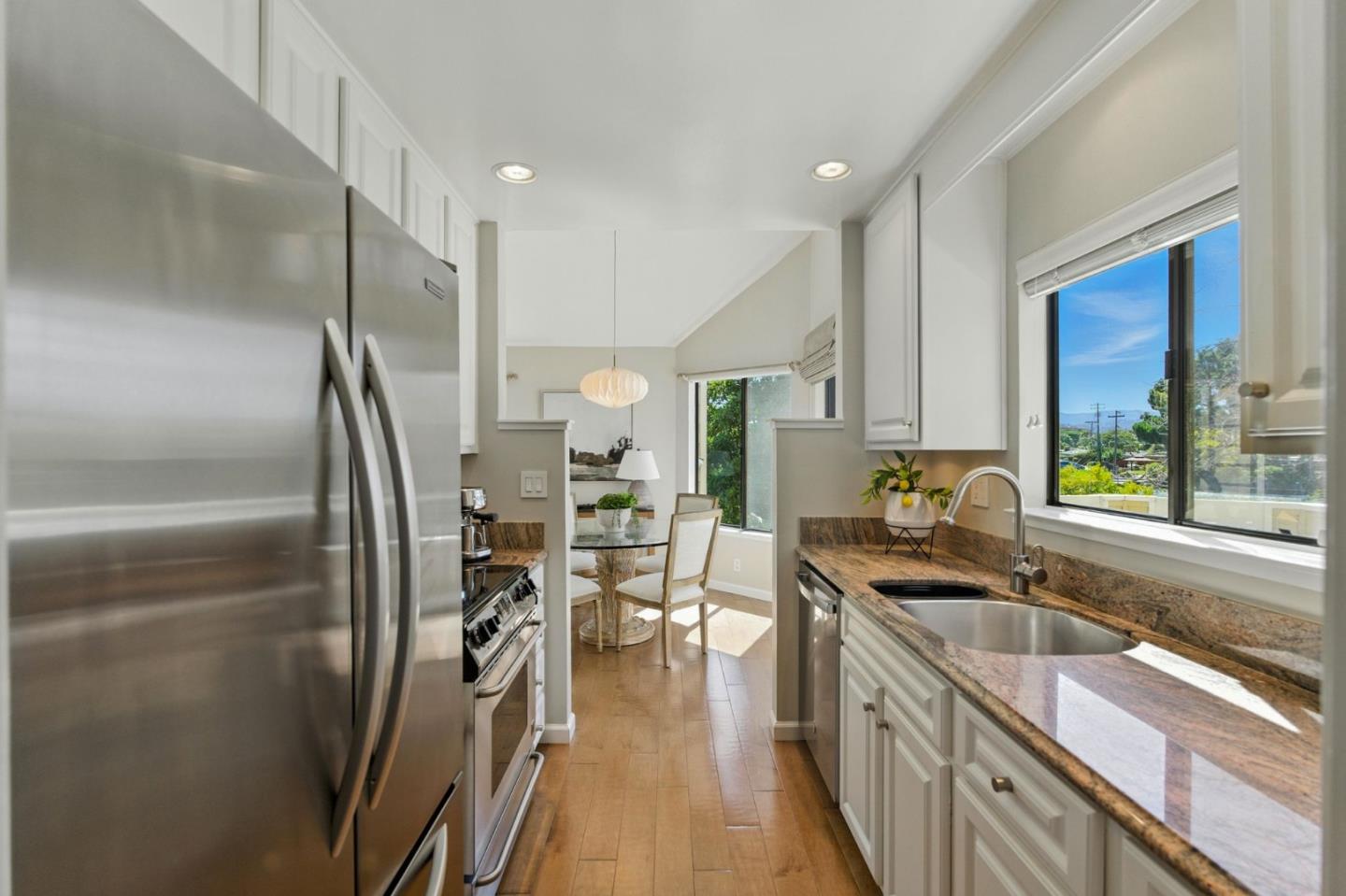 Detail Gallery Image 12 of 42 For 1090 Shoreline Dr, San Mateo,  CA 94404 - 1 Beds | 1/1 Baths