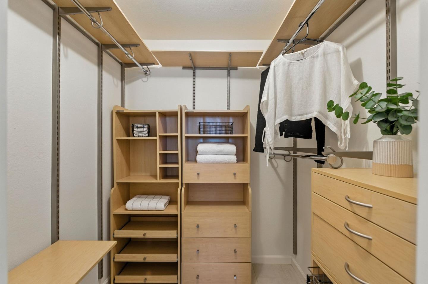 Detail Gallery Image 19 of 42 For 1090 Shoreline Dr, San Mateo,  CA 94404 - 1 Beds | 1/1 Baths