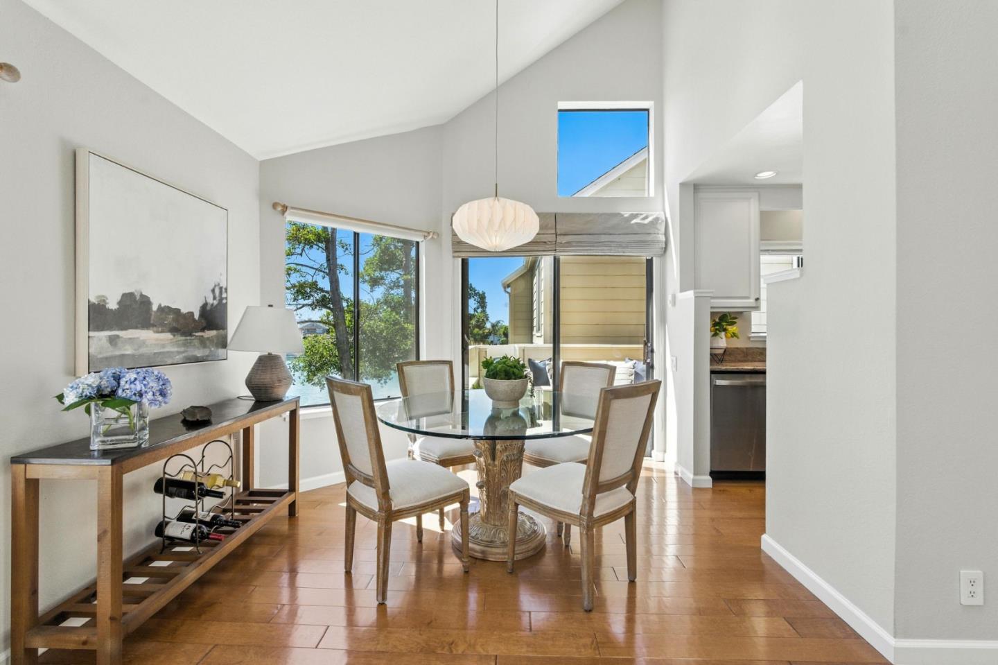 Detail Gallery Image 9 of 42 For 1090 Shoreline Dr, San Mateo,  CA 94404 - 1 Beds | 1/1 Baths