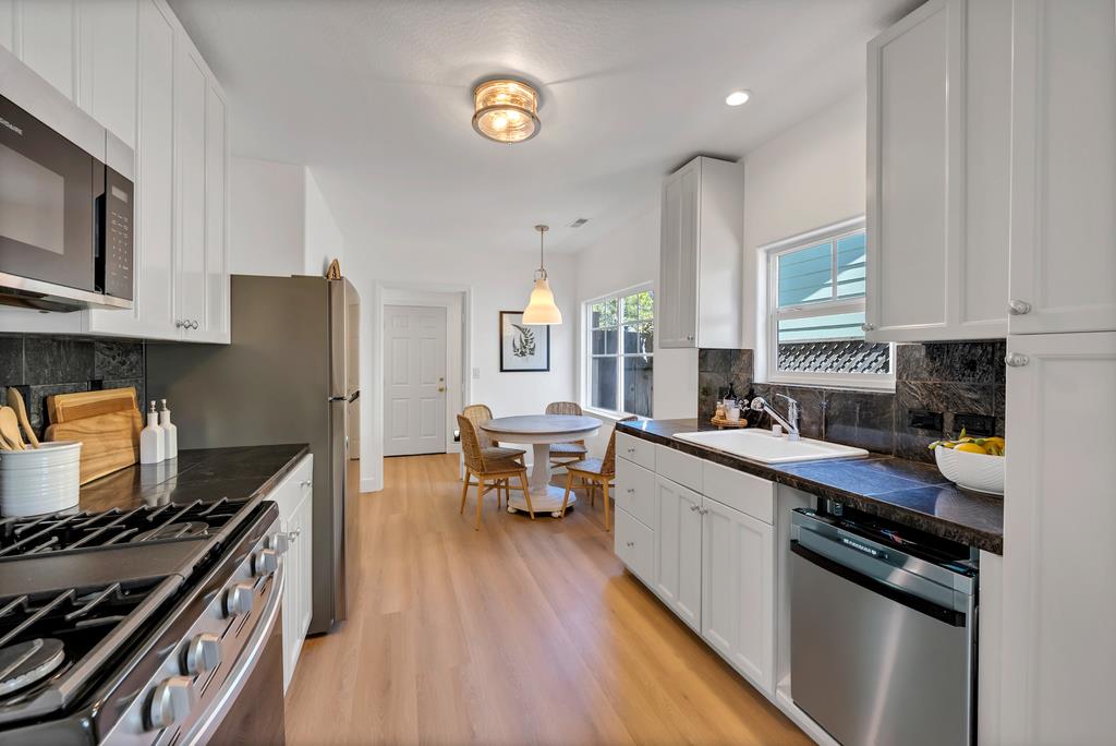 Detail Gallery Image 17 of 37 For 2625 Howe St, Santa Cruz,  CA 95065 - 2 Beds | 1 Baths