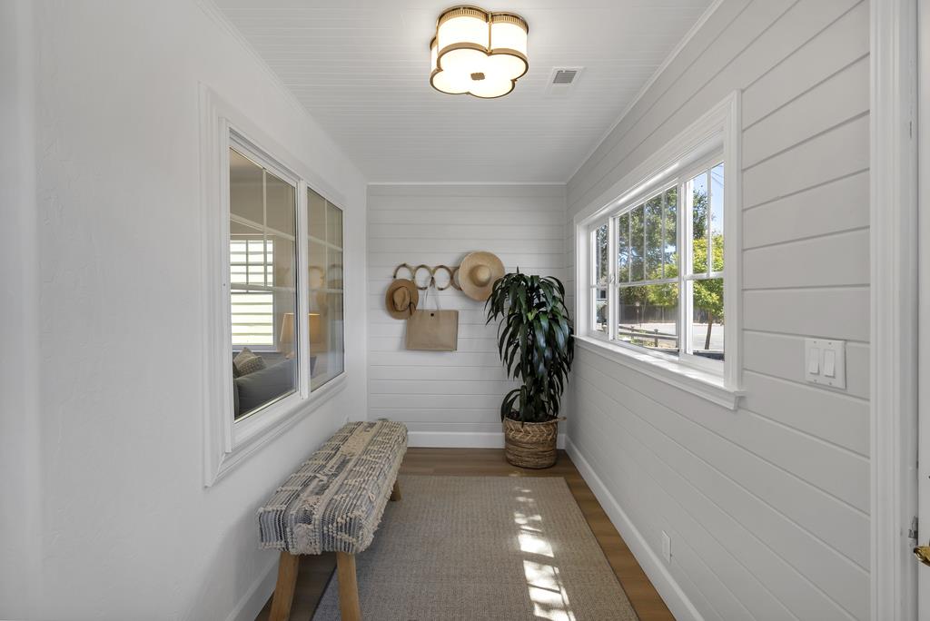 Detail Gallery Image 3 of 37 For 2625 Howe St, Santa Cruz,  CA 95065 - 2 Beds | 1 Baths