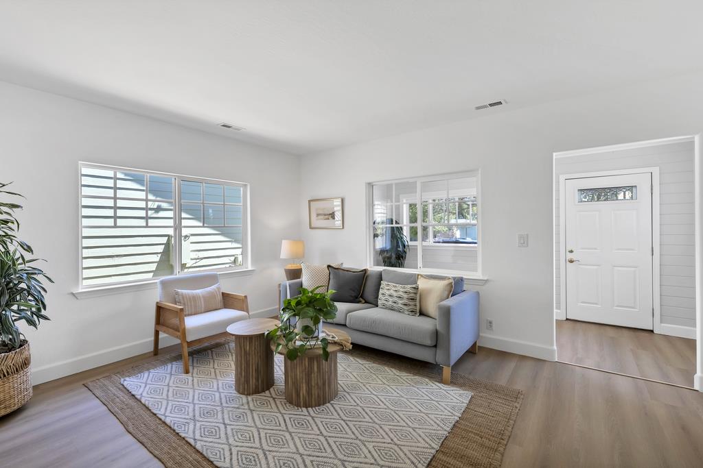 Detail Gallery Image 5 of 37 For 2625 Howe St, Santa Cruz,  CA 95065 - 2 Beds | 1 Baths