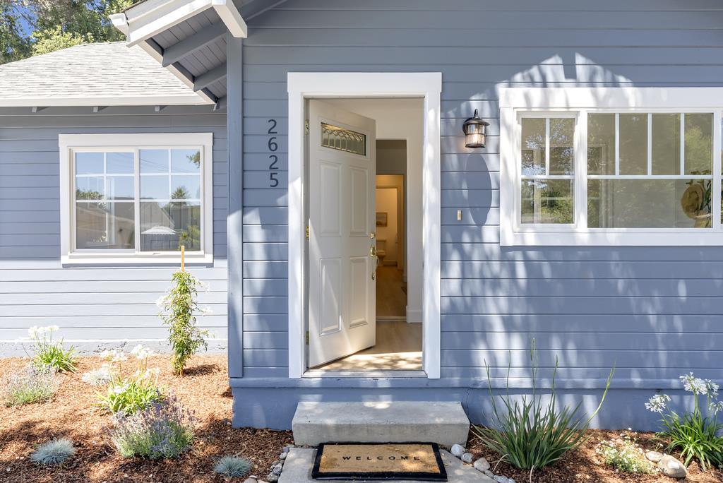 Detail Gallery Image 9 of 37 For 2625 Howe St, Santa Cruz,  CA 95065 - 2 Beds | 1 Baths