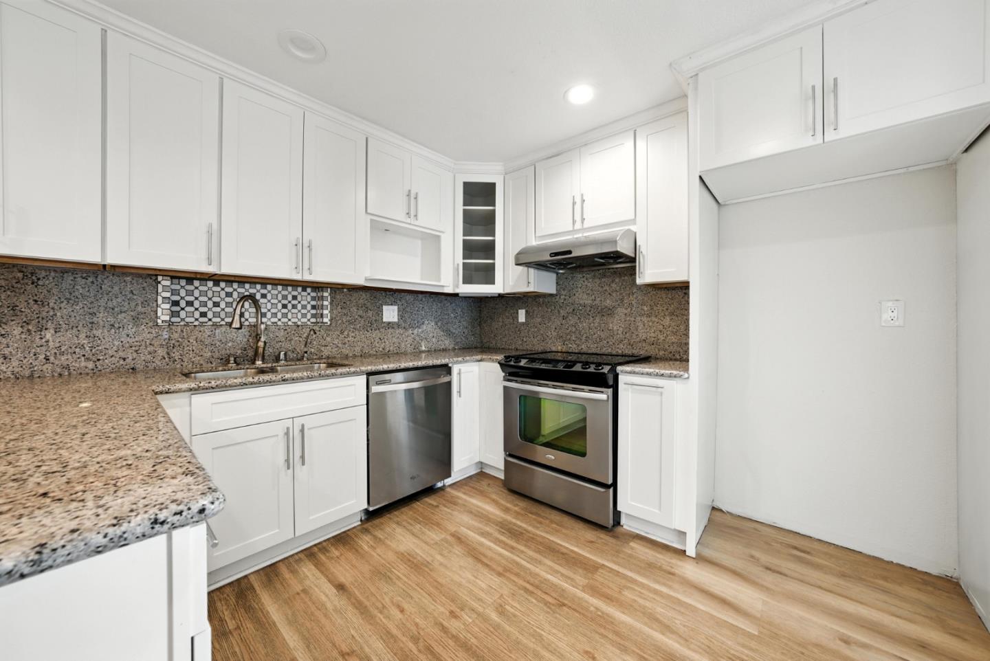 Detail Gallery Image 12 of 30 For 2114 Bennighof Ct, San Jose,  CA 95121 - 4 Beds | 3 Baths