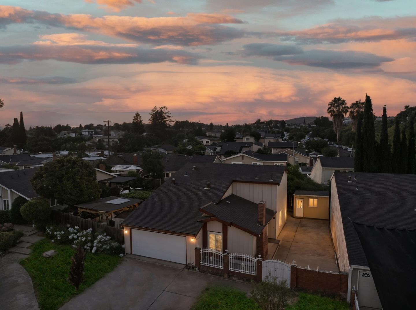 Detail Gallery Image 2 of 30 For 2114 Bennighof Ct, San Jose,  CA 95121 - 4 Beds | 3 Baths