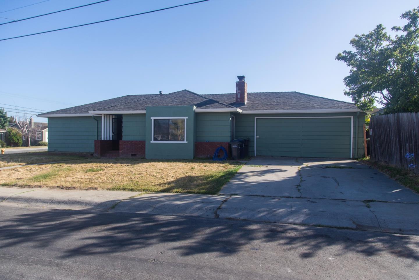 Detail Gallery Image 1 of 21 For 124 Clifford Ave, Watsonville,  CA 95076 - 2 Beds | 1 Baths