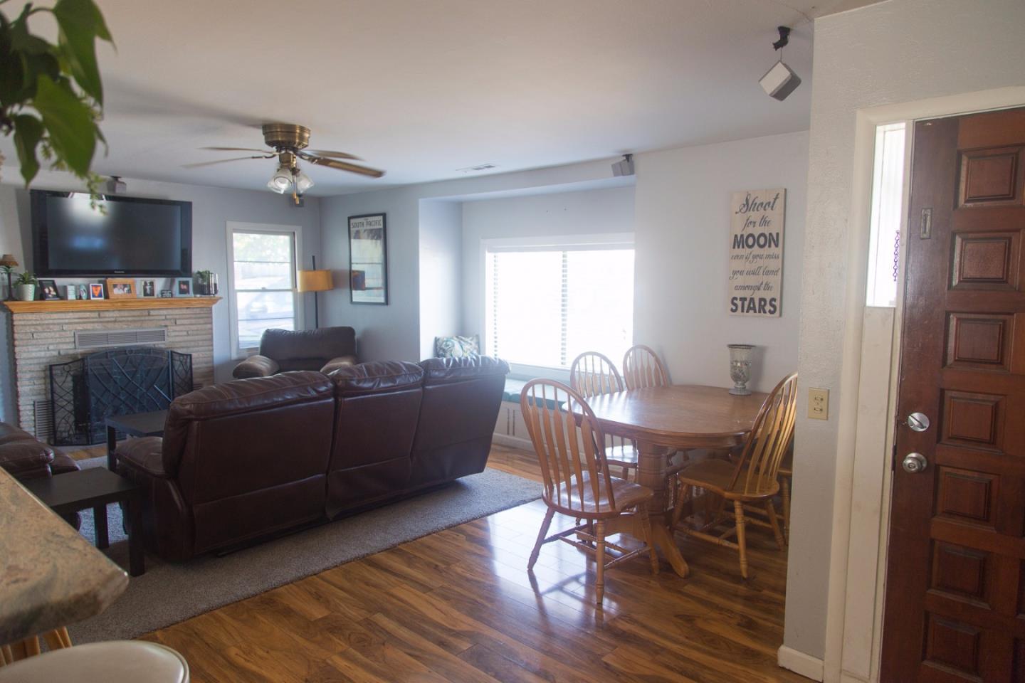 Detail Gallery Image 2 of 21 For 124 Clifford Ave, Watsonville,  CA 95076 - 2 Beds | 1 Baths