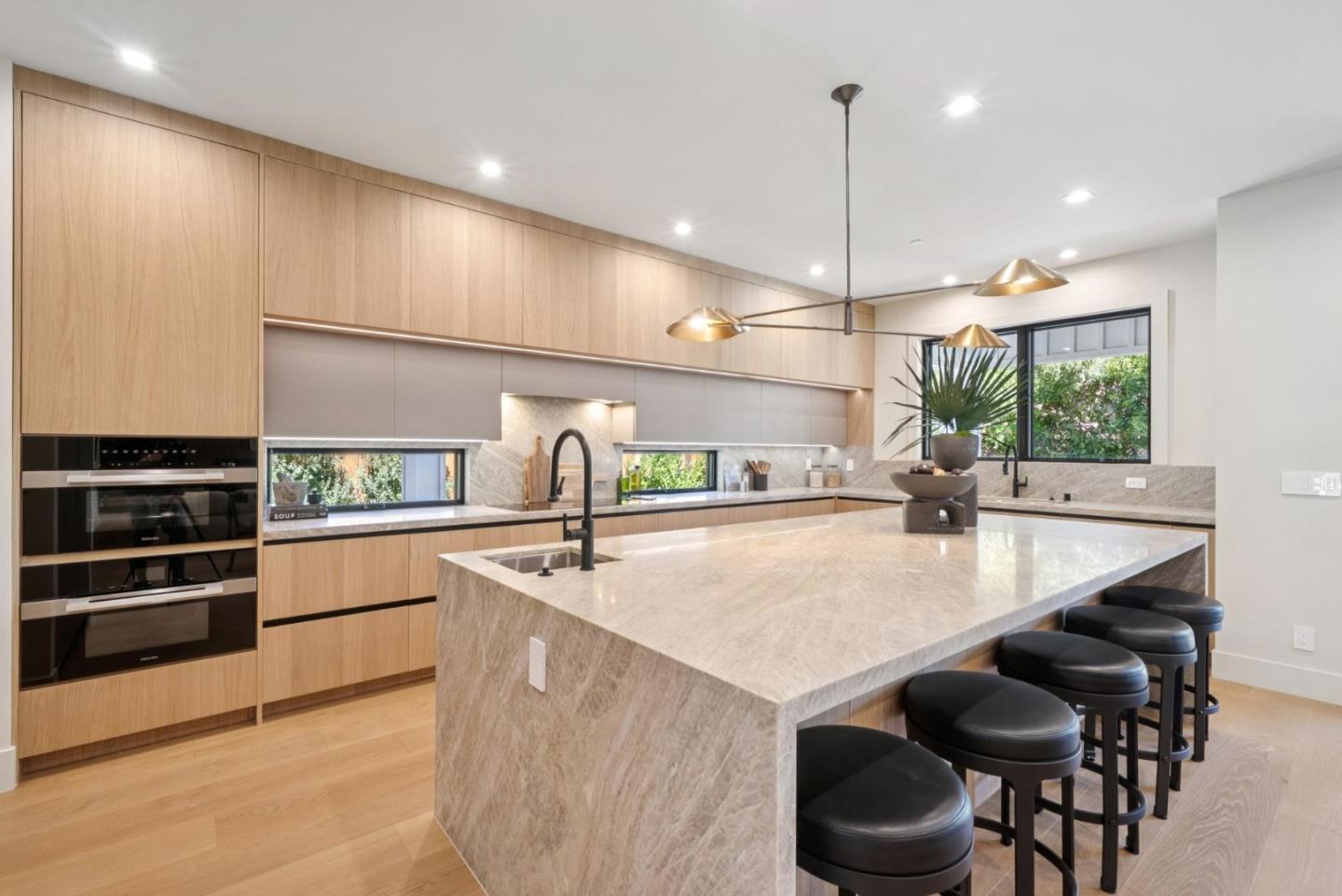 Detail Gallery Image 14 of 77 For 585 Cherry Ave, Los Altos,  CA 94022 - 5 Beds | 5/1 Baths