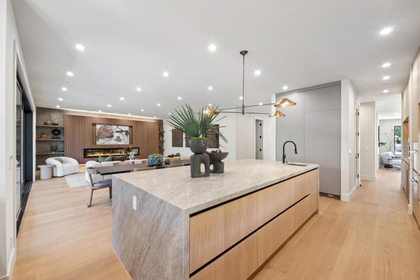 Detail Gallery Image 17 of 77 For 585 Cherry Ave, Los Altos,  CA 94022 - 5 Beds | 5/1 Baths