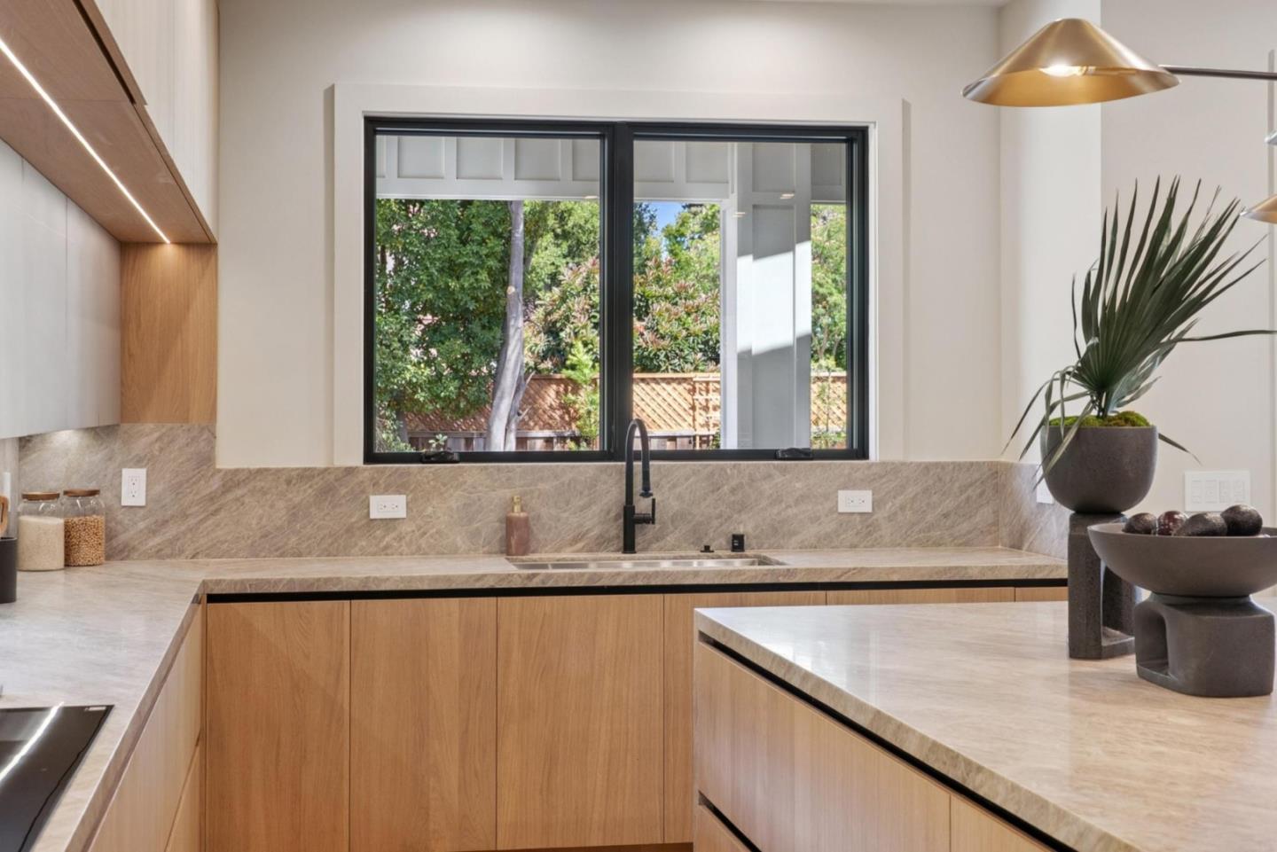 Detail Gallery Image 18 of 77 For 585 Cherry Ave, Los Altos,  CA 94022 - 5 Beds | 5/1 Baths