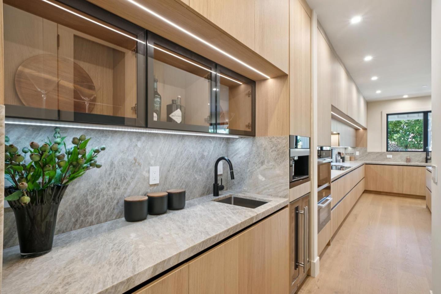 Detail Gallery Image 21 of 77 For 585 Cherry Ave, Los Altos,  CA 94022 - 5 Beds | 5/1 Baths