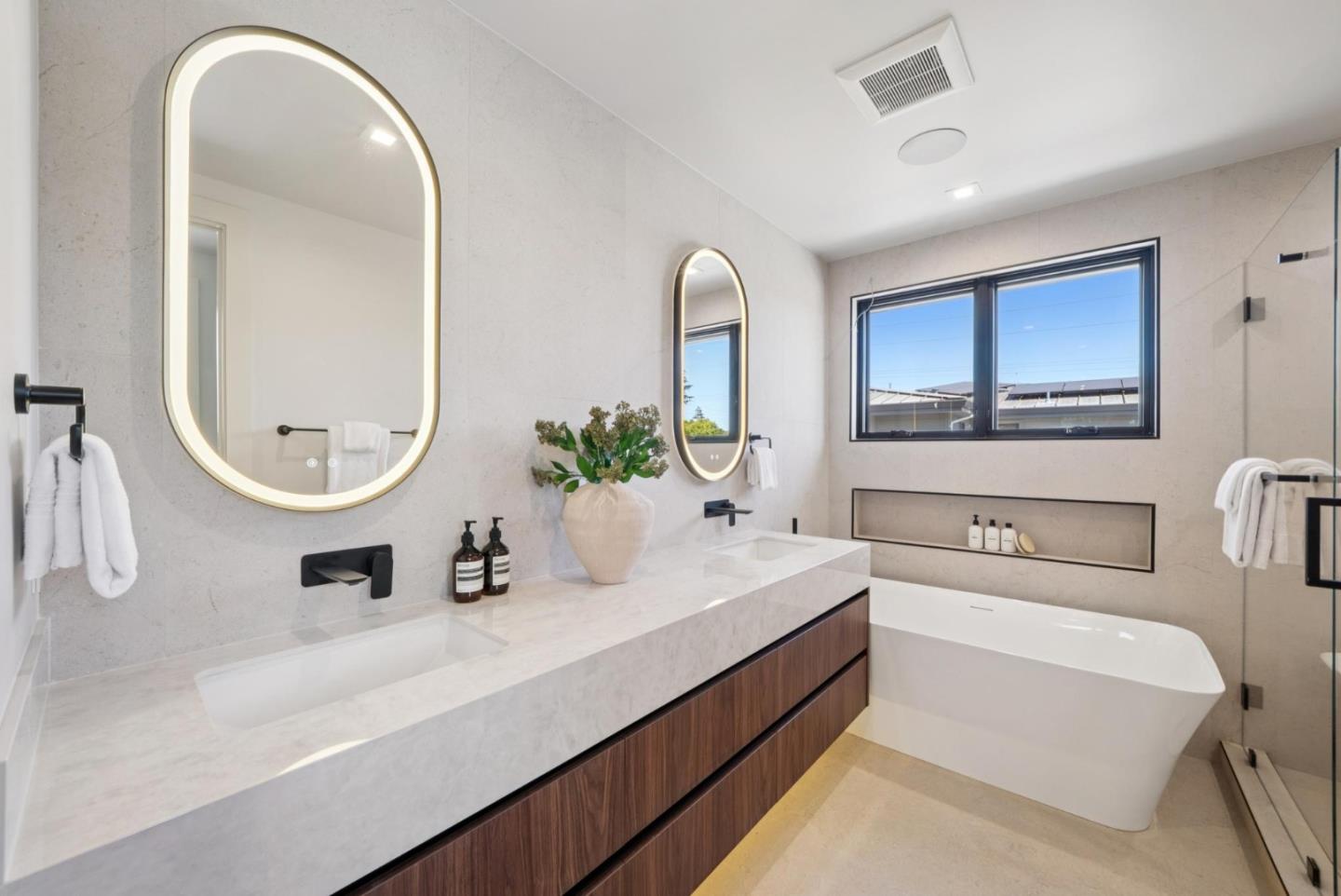 Detail Gallery Image 36 of 77 For 585 Cherry Ave, Los Altos,  CA 94022 - 5 Beds | 5/1 Baths