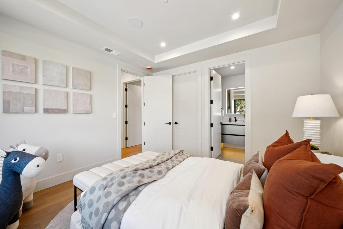 Detail Gallery Image 43 of 77 For 585 Cherry Ave, Los Altos,  CA 94022 - 5 Beds | 5/1 Baths