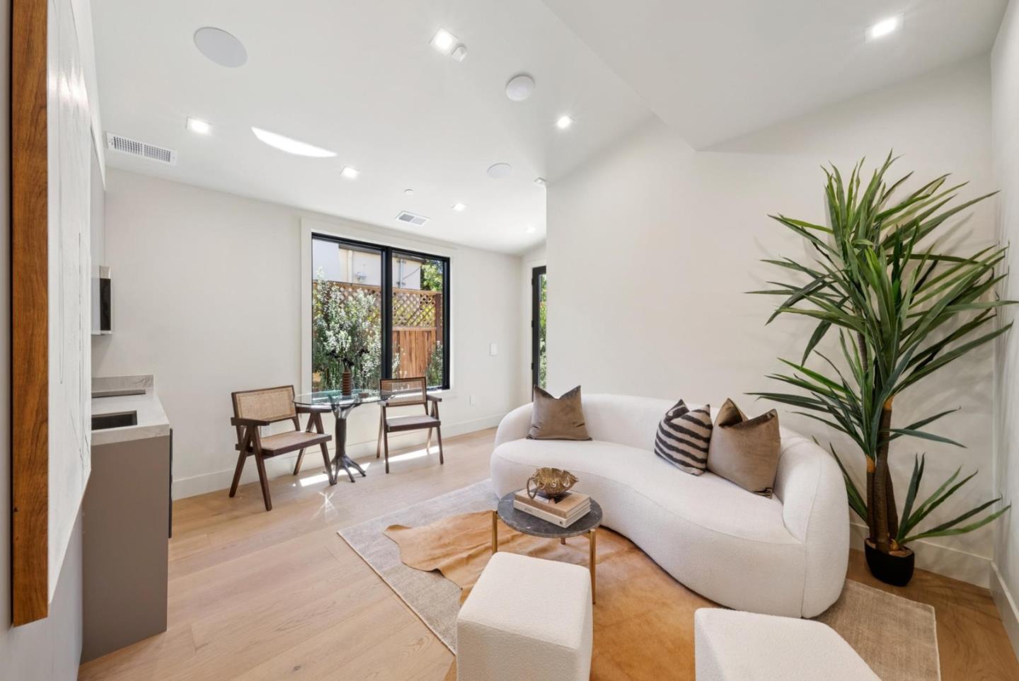 Detail Gallery Image 52 of 77 For 585 Cherry Ave, Los Altos,  CA 94022 - 5 Beds | 5/1 Baths