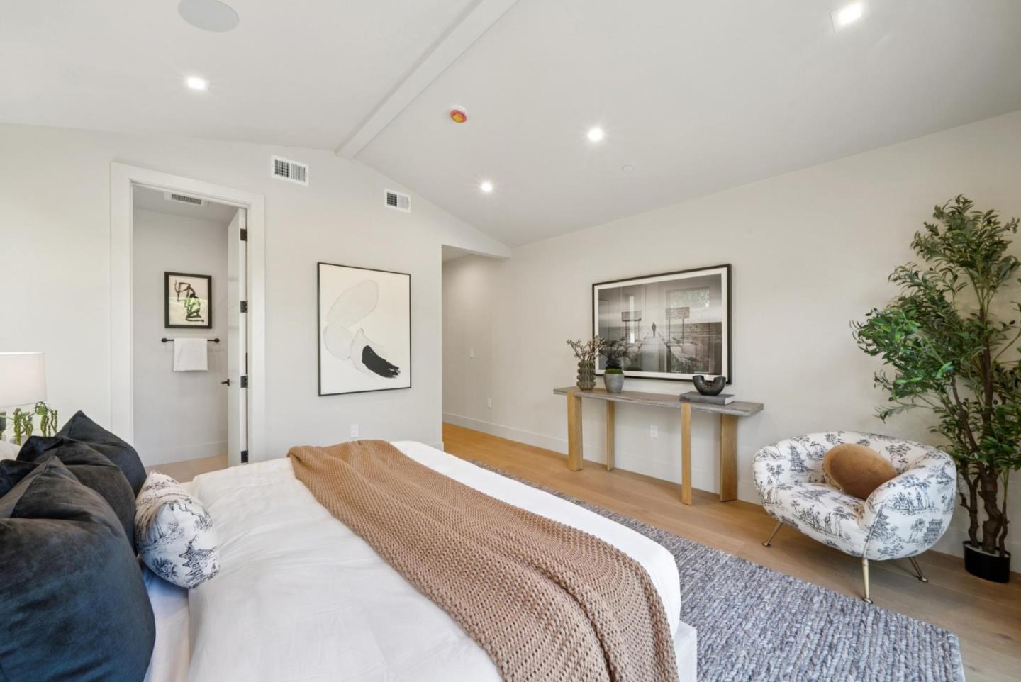 Detail Gallery Image 54 of 77 For 585 Cherry Ave, Los Altos,  CA 94022 - 5 Beds | 5/1 Baths