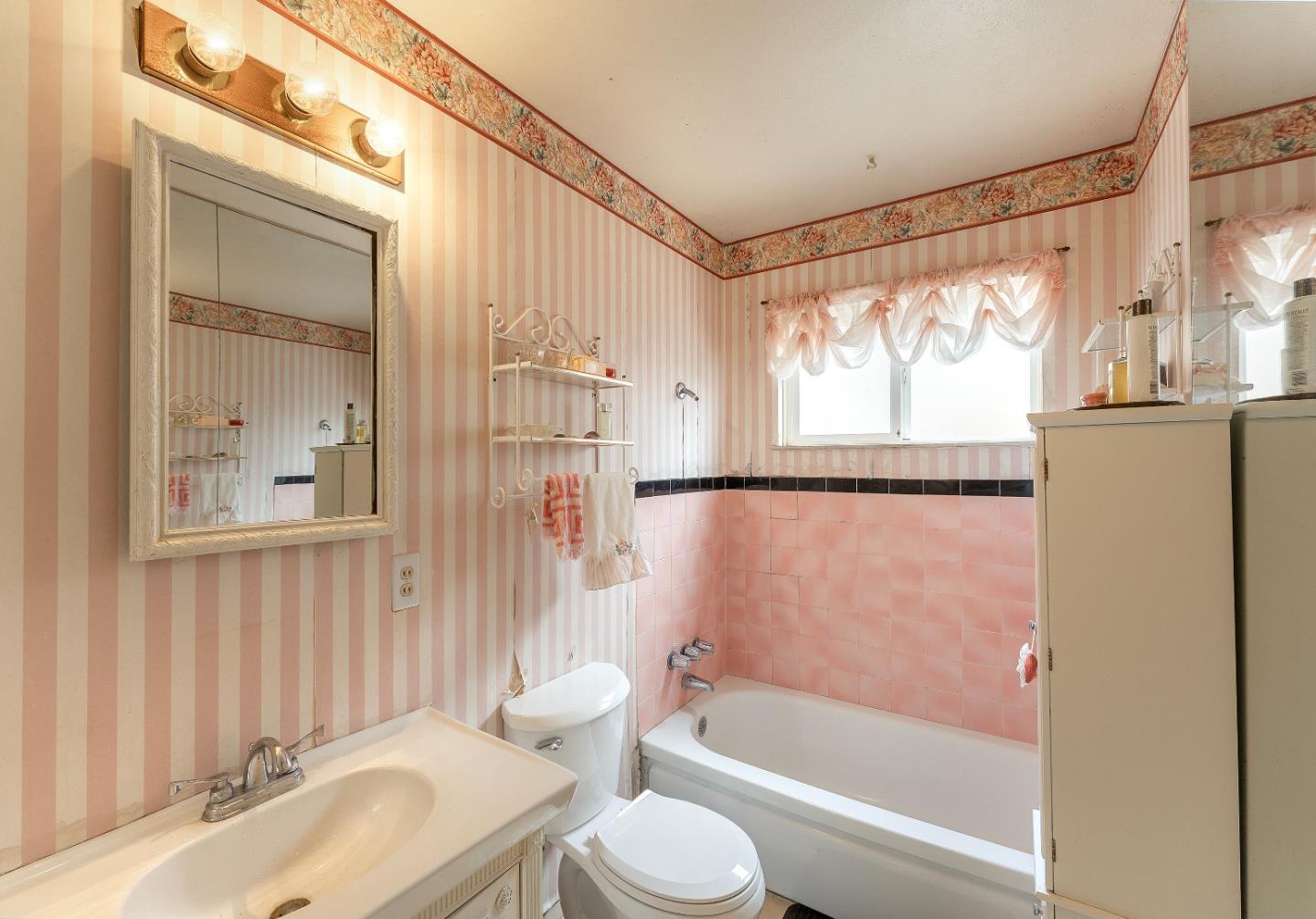 Detail Gallery Image 12 of 19 For 1779 Vallejo St, Seaside,  CA 93955 - 3 Beds | 1 Baths
