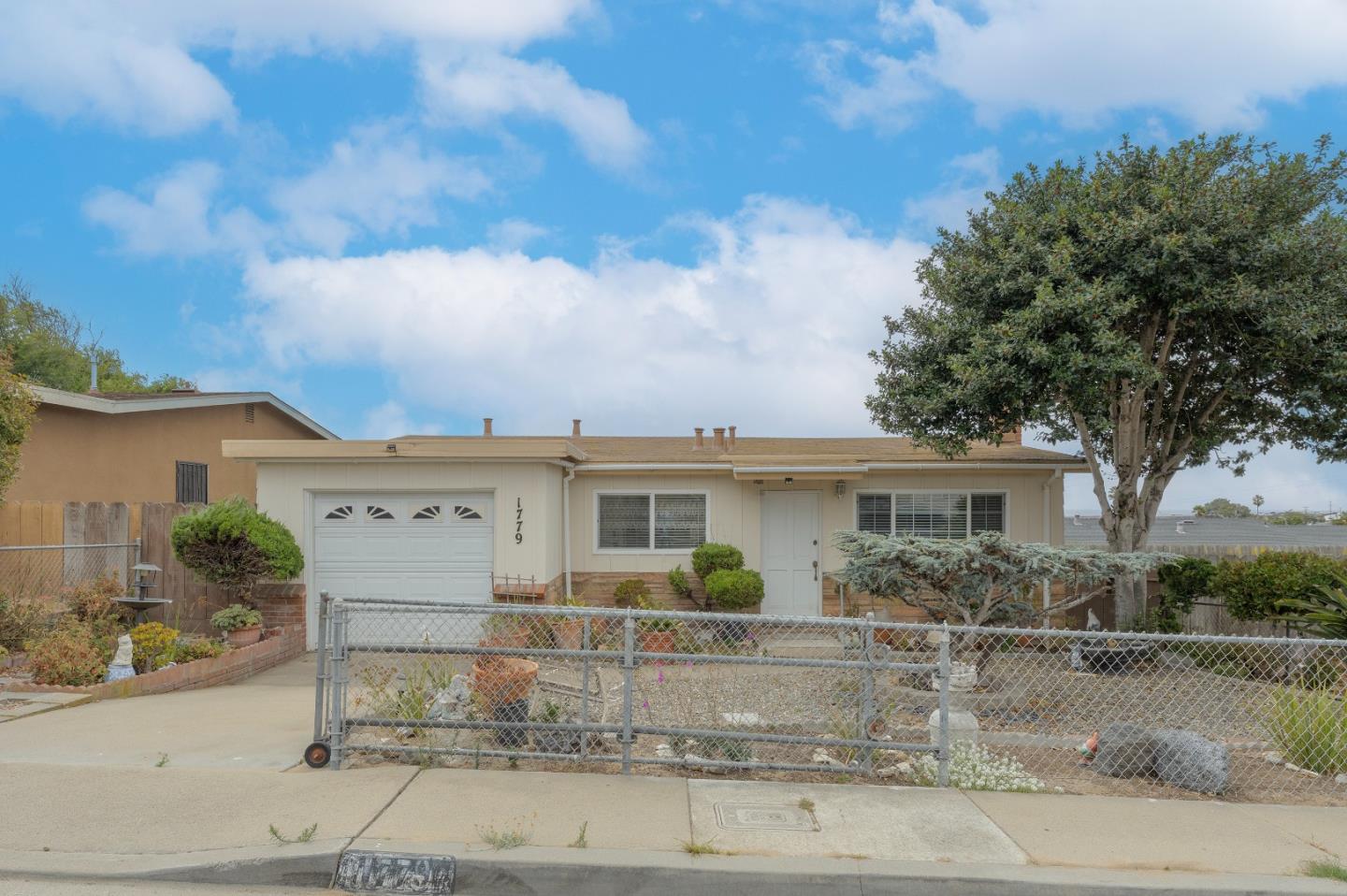 Detail Gallery Image 3 of 19 For 1779 Vallejo St, Seaside,  CA 93955 - 3 Beds | 1 Baths
